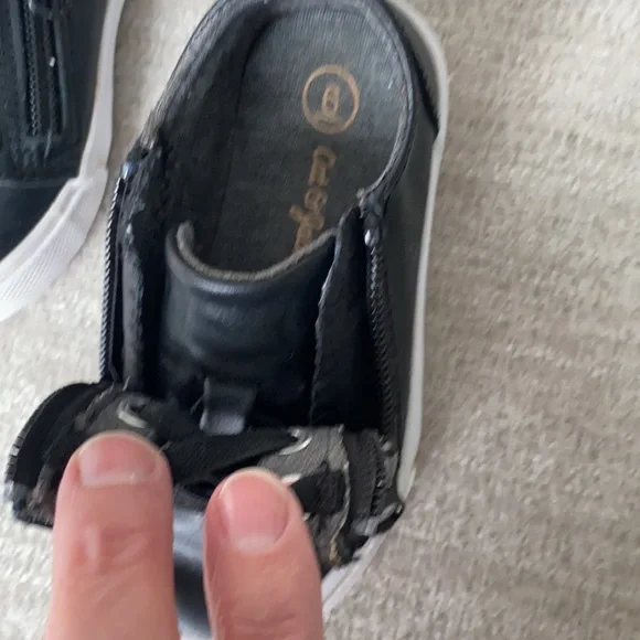 Cat & Jack boys black sneaker Size 6 - Picture 6 of 11